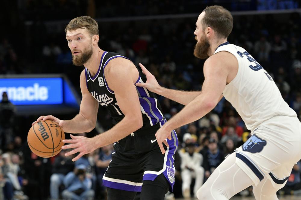 从与中游球 从与中游球