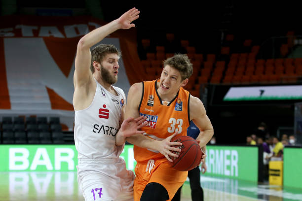 调整中场配 调整中场配